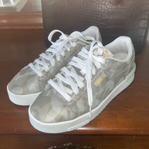 Women’s Puma Camo print sneakers